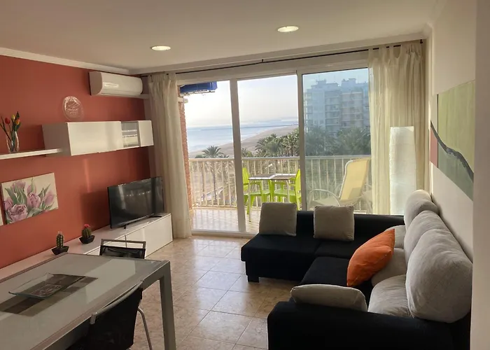 Beachfront And Cozy Apartment